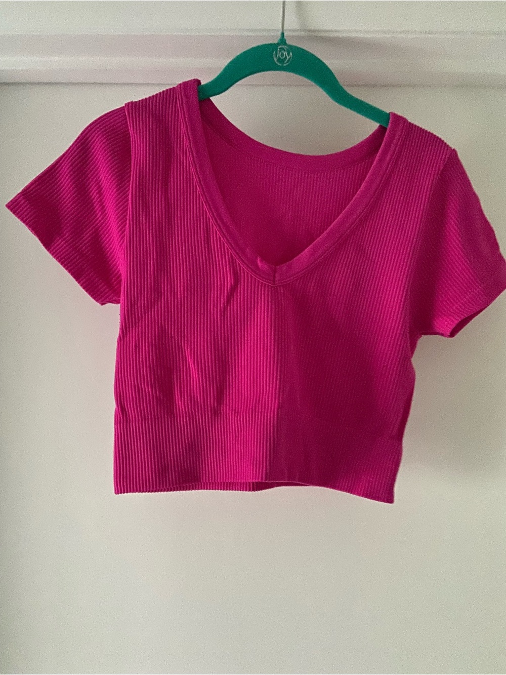 V-Neck Ribbed Cropped Tee in Hot Pink